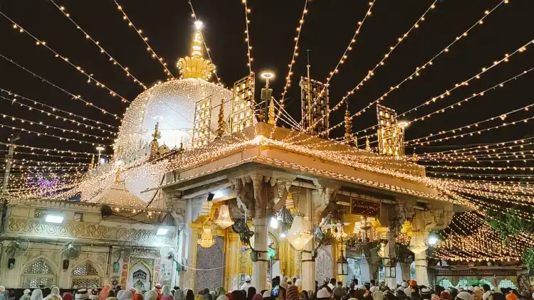 Ajmer Sharif is beautifully decorated on the occasion of Eid-e-Milad-un Nabi