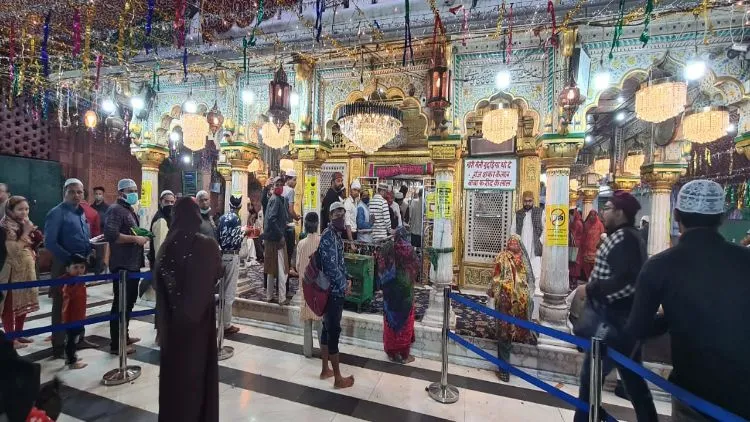 The Dargah of Nizamuddin Auliya all decked up for the Urs 