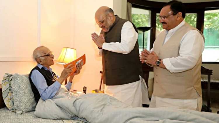 BJP President Amit Shah and BJP working president JP Nadda meeting Former Governor of Jammu and Kashmir, Jagmohan, as part of BJP's Sampark Abhiyan in New Delhi (FILE PHOTO)