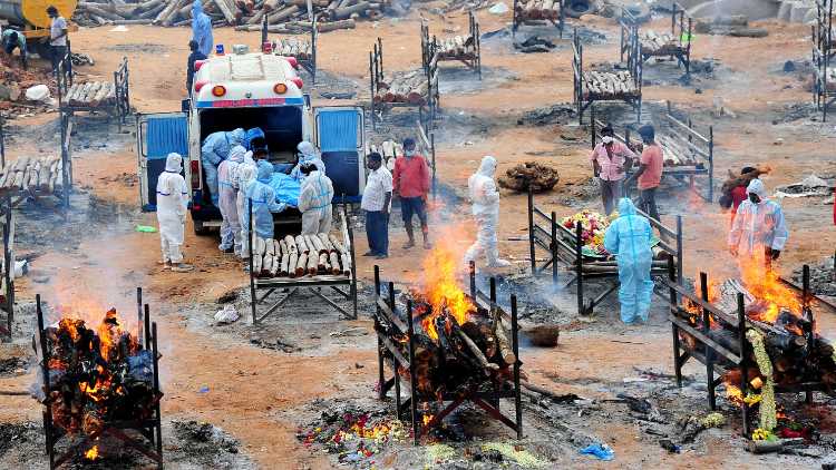 Mass cremation of COVID-19 victim at Giddenahalli in Bengaluru