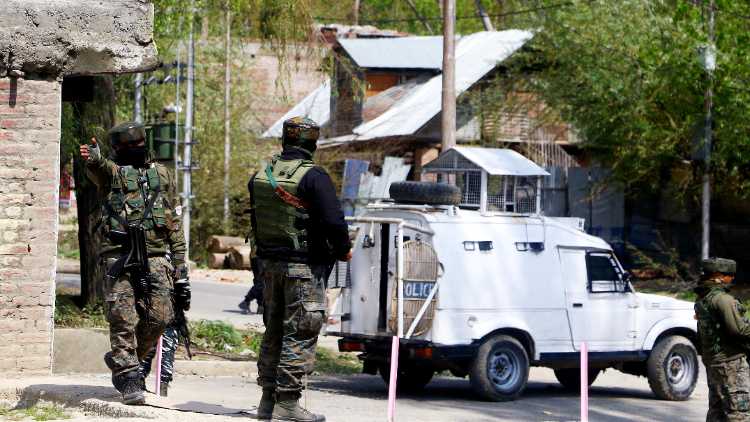 Paramilitary forces cordon off an encounter site (FILE PHOTO) in Anantnag 