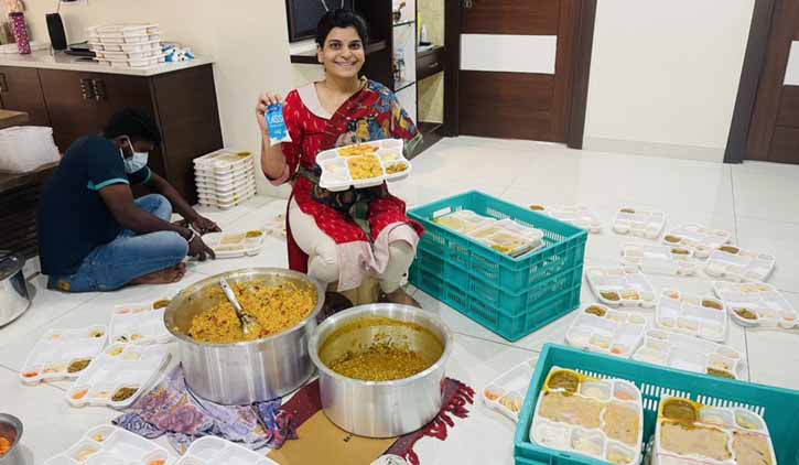 Niharika Reddy packing meals