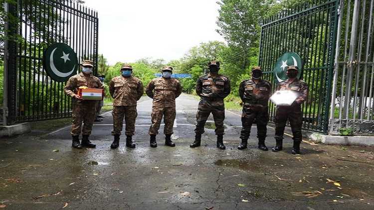 Armies of India, Pakistan exchange sweets at LoC on occasion of Eid-Ul-Fitr
