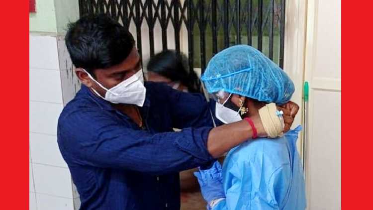 Bride in PPE kit ties the knot to COVID-19 positive groom at Alappuzha medical college and hospital in Kerala