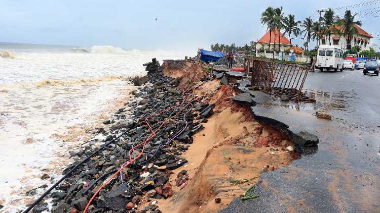 Rough sea and high tidal waves due to cyclone Tauktae at Pallithura area in Thiruvananthapuram on Sunday