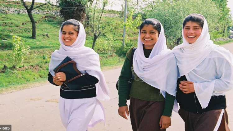 Girls on way to their school in Srinagar