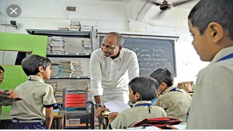 Mamoon Akhtar in school