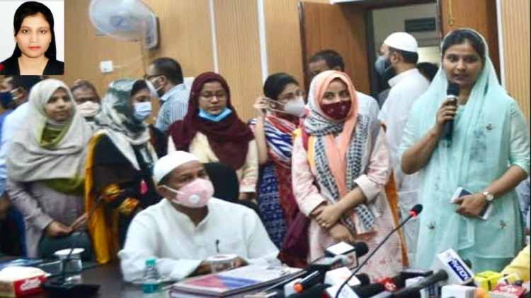 Razia speaking at a function of Haj Bhawan