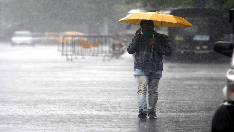 Torrential rains lash Kolkata