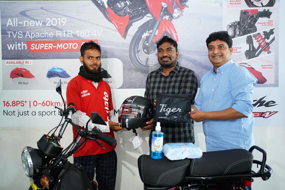 Mohammad Aqueel Ahmed gets his bike; seen in the pic is Robin Mukesh (Facebook)