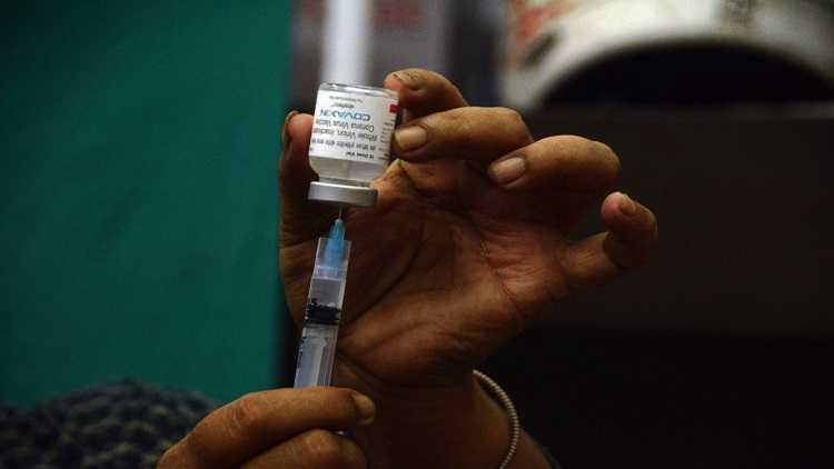 Health workers give the 1st dose of vaccine to the Government workers 