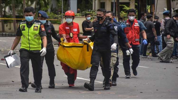 Security forces in the Philippines pick remains of a fidayeen