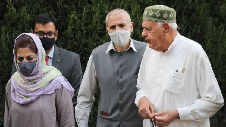 Gupkar Alliance meets at Farooq Abdullah's residence