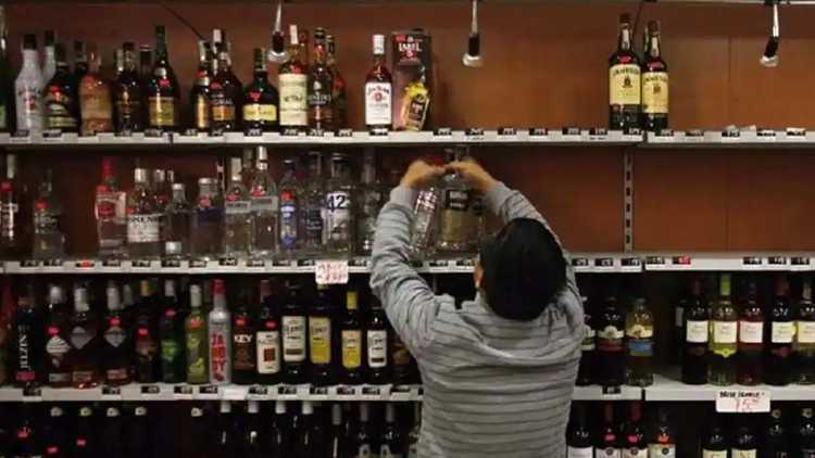 Delhi unveils new excise policy