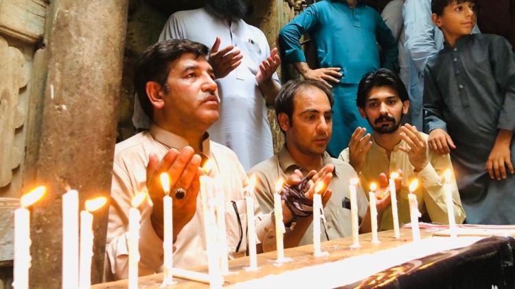 Candles lit in memory of Dilip Kumar