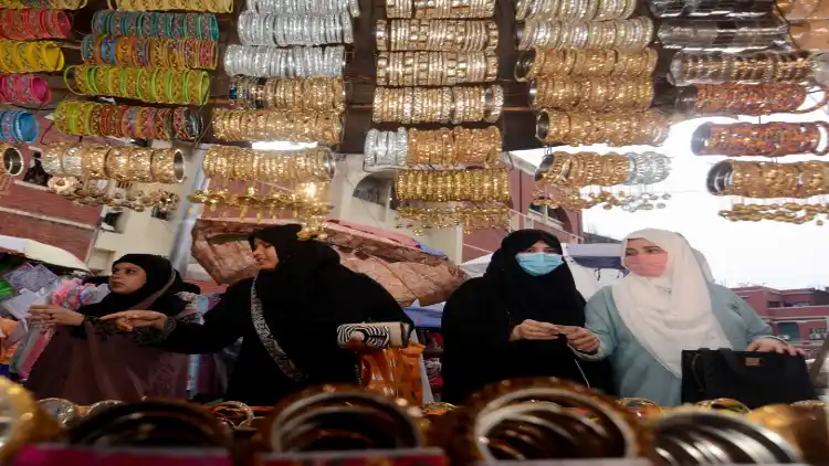 Women doing Eid shopping in Kolkata