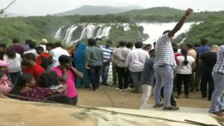 People crowding Chamrajnagar resort