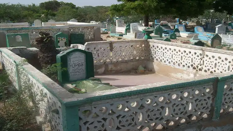 Grave of Kadu Makrani (Courtesy Mir Baloch Wikipedia)