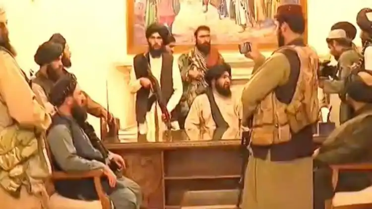 Taliban fighters inside the Presidential Palace, Kabul (Twitter)