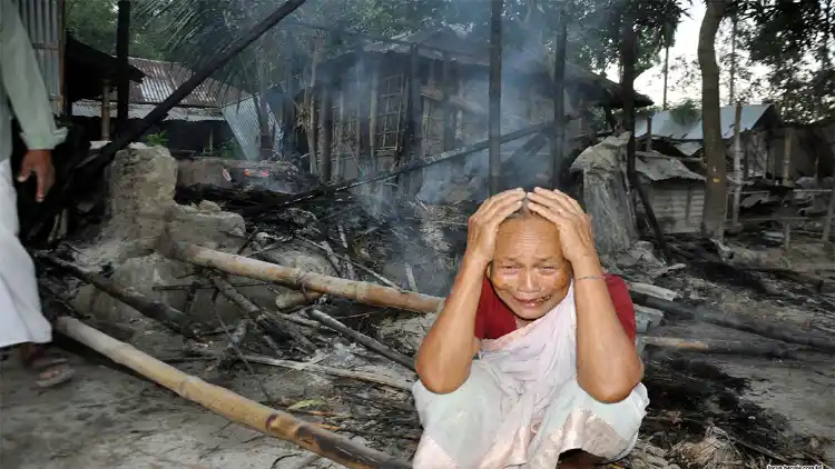 A Hindu woman wailing over the destruction of her house in Rangpur, Bangladesh (Courtesy Dhaka Tribune)
