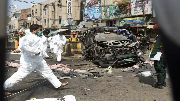 Bombing hits Pakistan Shia procession