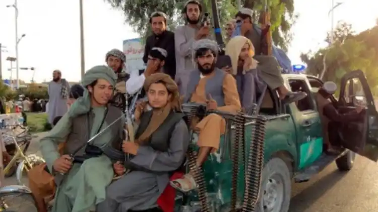 Taliban fighters in Kabul (Twitter)