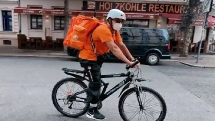 Ex-Afghan minister now delivers food on a bicycle in Germany