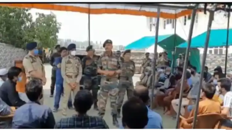 Lt Gen D R Pandey addressing parents of terrorists