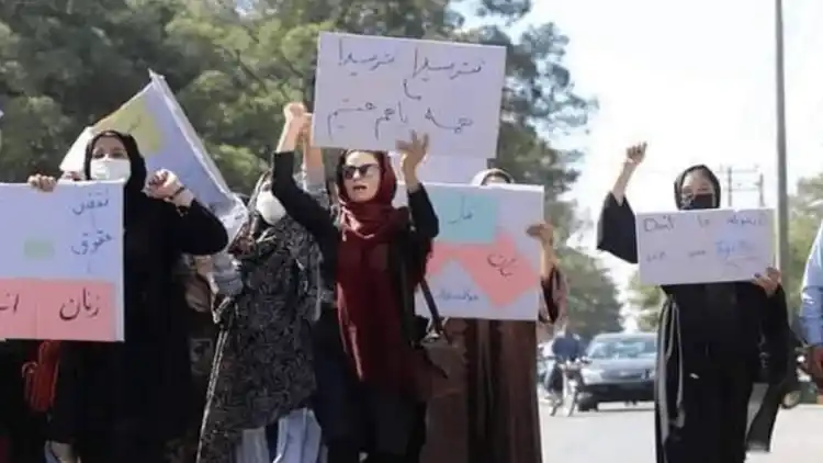 Afghan women demand inclusion in new Taliban govt