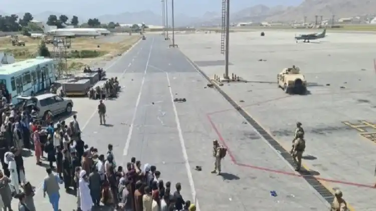 People take a military aircraft of Germany to leave Kabul, Afghanistan