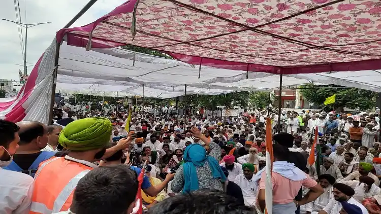 Farmers meeting started with administration at DC office in Karnal.