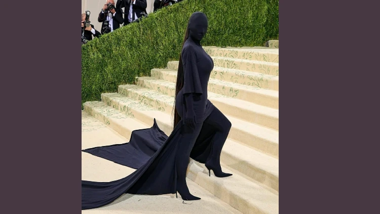 Kim Kardashian's black burqa suit create buzz