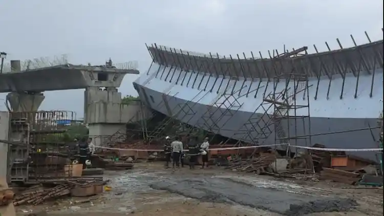 Mumbai: Under-construction flyover crashes in Bandra