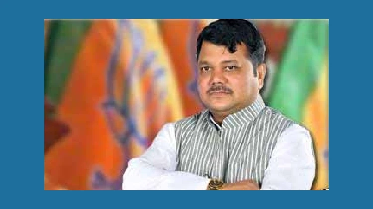 Pravin Darekar is a 'crorepati labourer': Sena leader