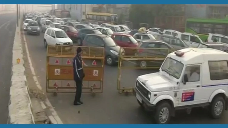 Bharat Bandh: Delhi Police shuts traffic movement towards Ghazipur from UP