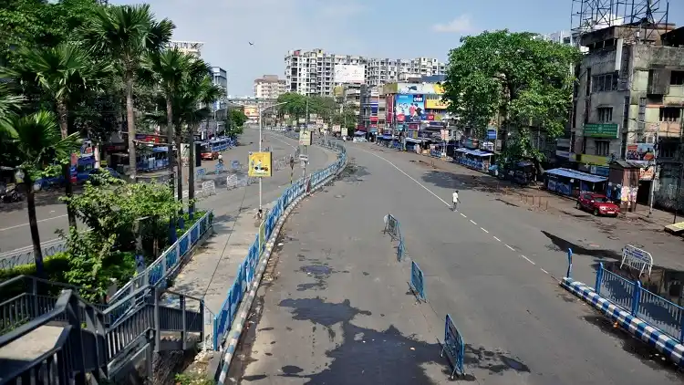 Kolkata's Bidhan Nagar area bears a deserted look in view of the nationwide shutdown