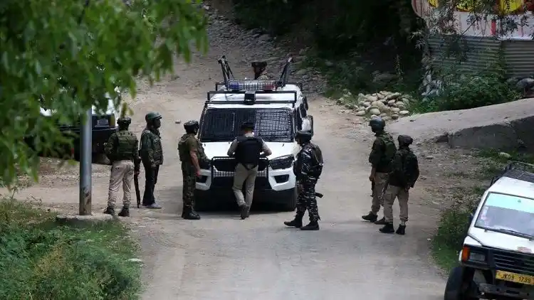 Five Militants one Army man killed in an encounter at Rajpora, Pulwama 