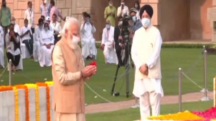 PM Modi pays respect to Mahatma Gandhi at Raj Ghat