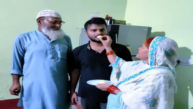 Saifur Rehman celebrating his success with his parents