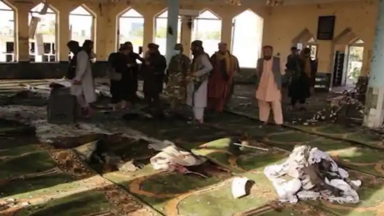 Taliban officials inspecting Kunduz mosque after the blast (Courtesy: TOLO News)