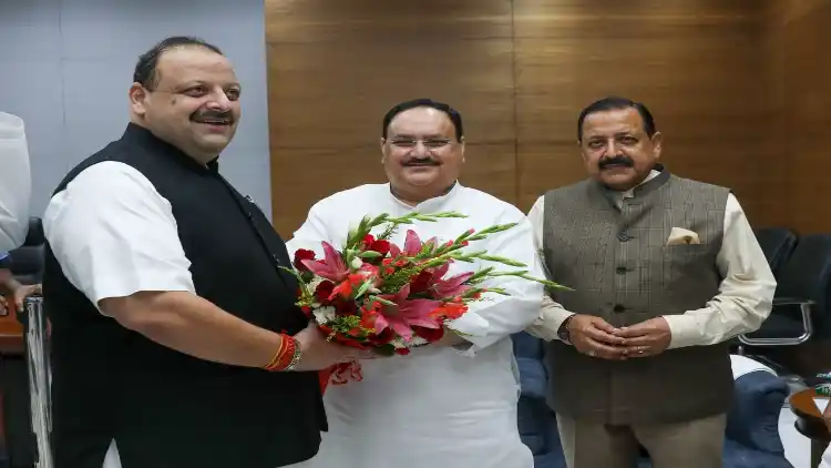  Devender Rana with BJP chief J P Nadda and his brother Jitender Singh 