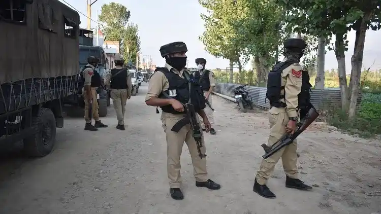 Security forces near Noor Bagh area at Central Kashmir