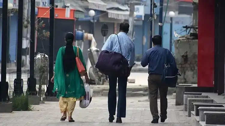  Non-local workers leaving Kashmir