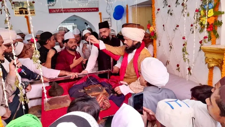 Sajjadanshin Sayyid Shah Mohammad Sabah Uddin Chishti displaying the Holy relic to the devotees