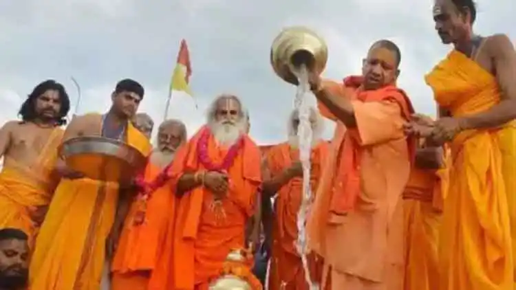 Yogi Adityanath offering water from Kabul River at the temple in Ayodhya