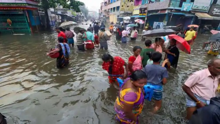 Heavy rain lash in Chennai