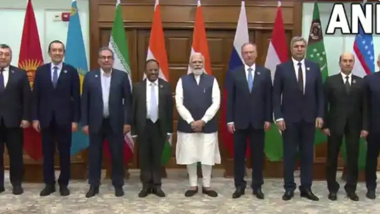 PM Narendra Modi with security officials of seven nations.