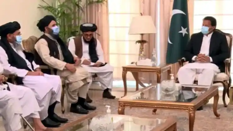 Prime Minister Imran Khan meeting Afghan delegation (Courtesy: Dawn)