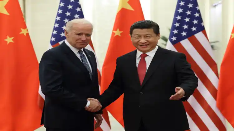 Chinese President Xi Jinping (R) shakes hands with US Vice President Joe Biden