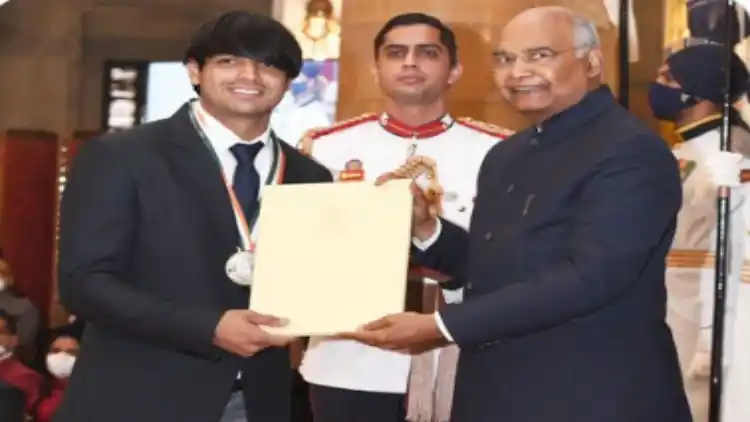 President Ram Nath Kovind presenting confers Major Dhyan Chand Khel Ratna Award, 202 to Olympian Neeraj Chopra